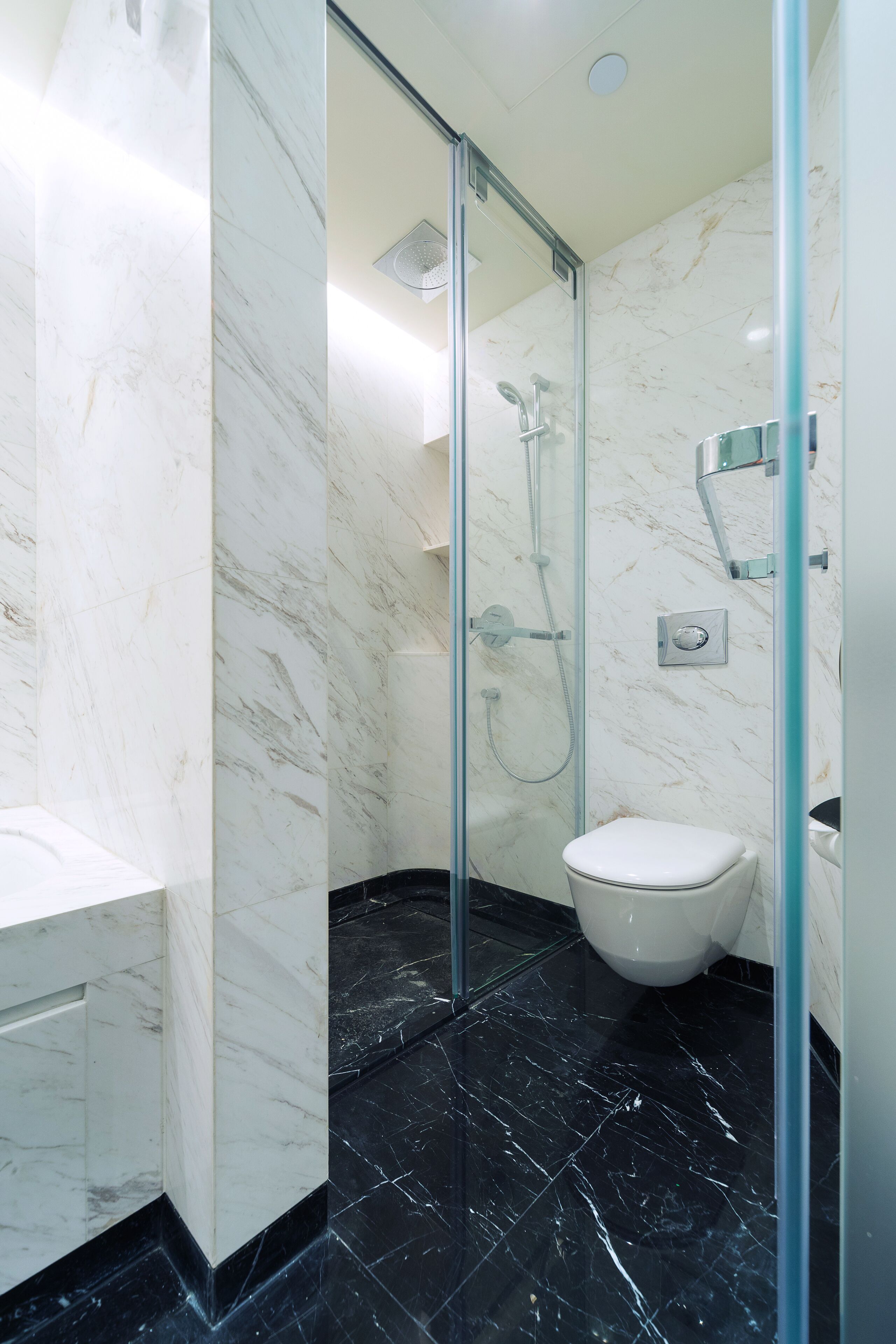 elite studio suite, 1 king bed, non smoking, city view | bathroom | shower, free toiletries, hair dryer, bathrobes