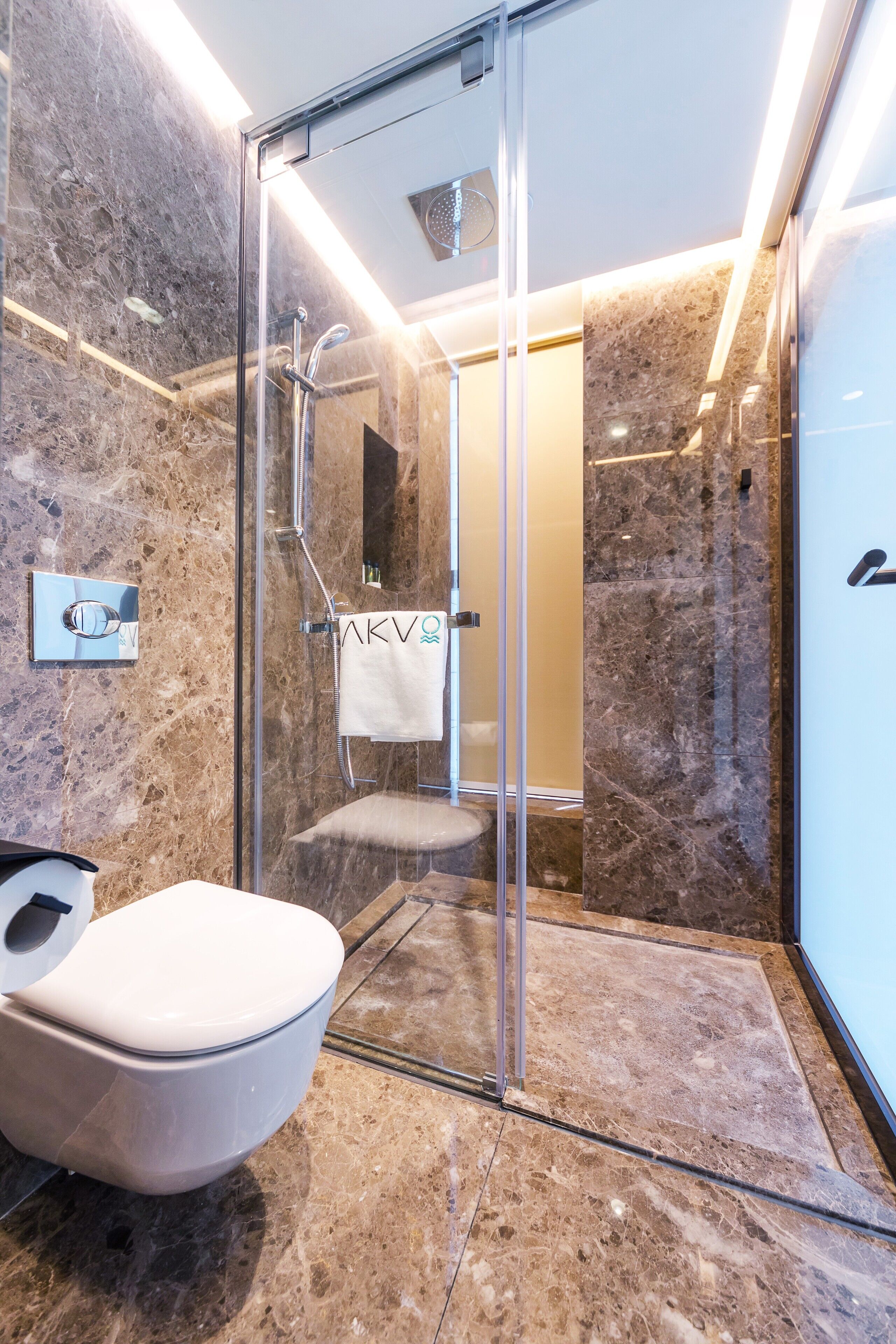 double room, 1 king bed, non smoking, city view | bathroom | shower, free toiletries, hair dryer, bathrobes