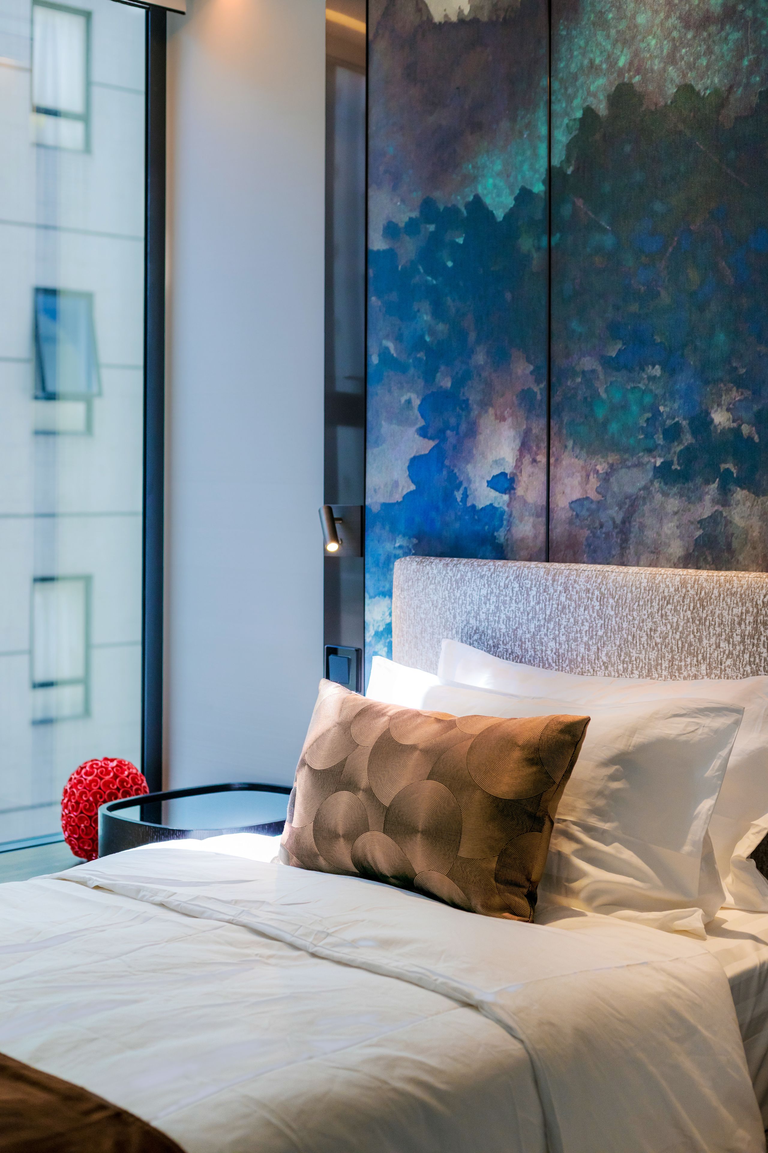 elite room, 2 single beds, non smoking, city view | in-room safe, desk, iron/ironing board, wifi