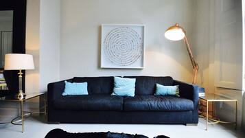 Smart TV, fireplace, DVD player