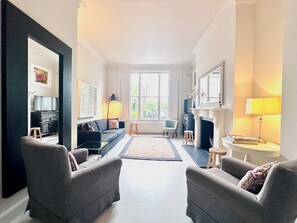 Smart-TV, Kamin, DVD-Player