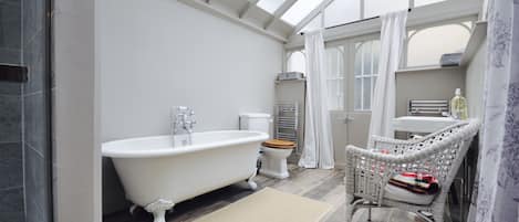 Combined shower/tub, hair dryer, towels, soap