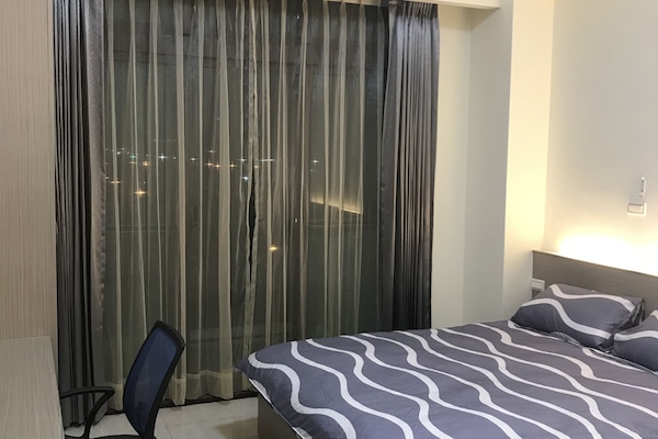 Individually decorated, desk, blackout drapes, free WiFi