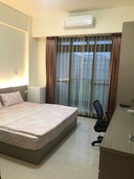 Individually decorated, desk, blackout drapes, free WiFi