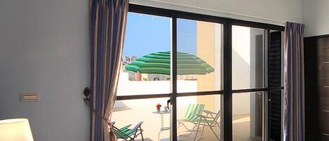 Classic Double Room | Bathroom | Shower, free toiletries, hair dryer, slippers