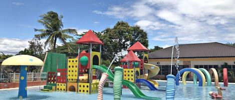 3 outdoor pools, open 8:00 AM to 10:00 PM, sun loungers