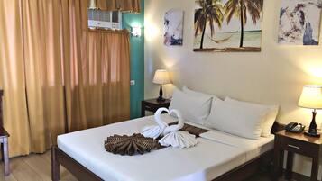 Quarto luxo | Espaço de trabalho para notebook, cortinas blackout