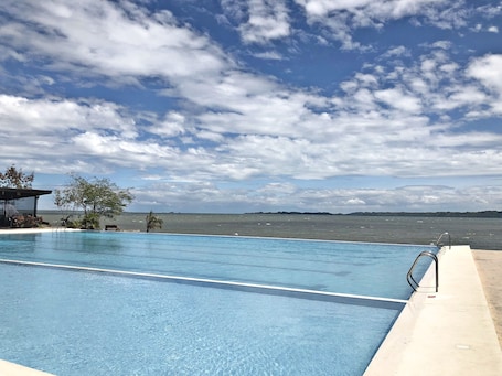 3 piscinas al aire libre, sillones reclinables de piscina