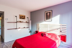 1 bedroom, desk, iron/ironing board, travel cot