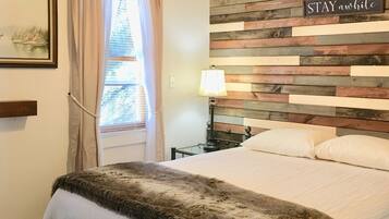 2 bedrooms, iron/ironing board, Internet, bed sheets