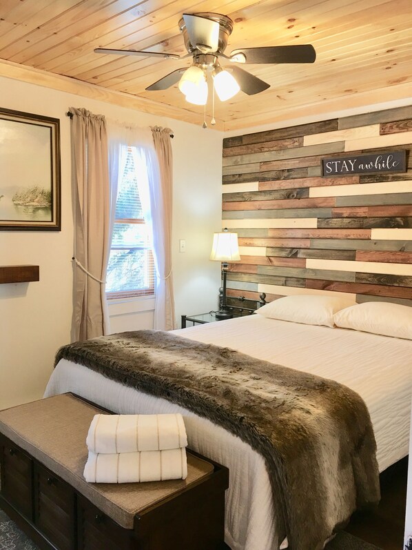 2 bedrooms, iron/ironing board, Internet, bed sheets