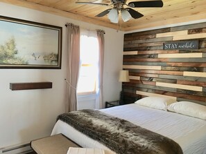 2 bedrooms, iron/ironing board, internet, bed sheets
