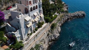 A coastal building with multiple balconies overlooking the sea. - LE CAP DE NICE VI4150 by RIVIERA HOLIDAY HOMES (Niza)