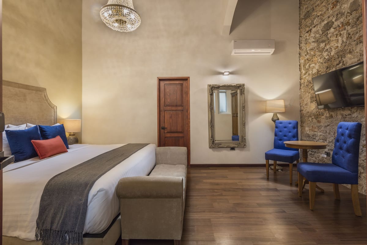 standard double room, 1 king bed | minibar, in-room safe, free cots/infant beds, free rollaway beds