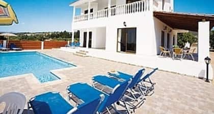 Stunning 4 Bedroom Villa -Private Pool - Sea View