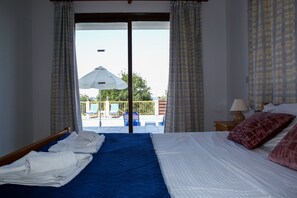 4 bedrooms, iron/ironing board, free WiFi, bed sheets