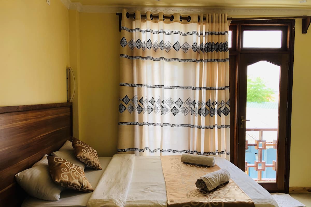 Honeymoon Double Room | Minibar, desk, soundproofing, free WiFi