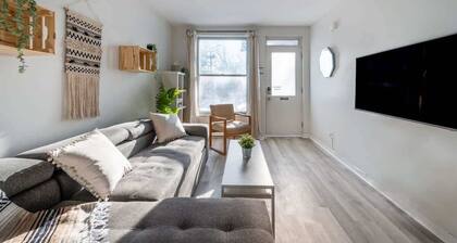 Spacious 3BR Apt with Free Parking