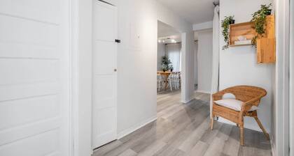 Spacious 3BR Apt with Free Parking