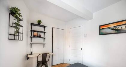 Spacious 3BR Apt with Free Parking