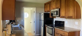 Mins to Airport,Train Station,SJSU,SAP Center, Convention Center & Avaya Stadium