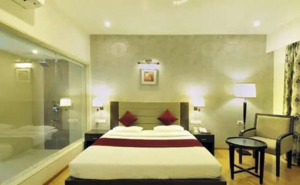 Egyptian cotton sheets, premium bedding, free WiFi, bed sheets