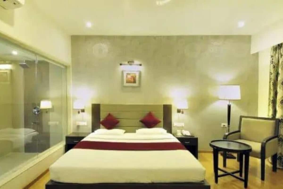 Egyptian cotton sheets, premium bedding, free WiFi, bed sheets