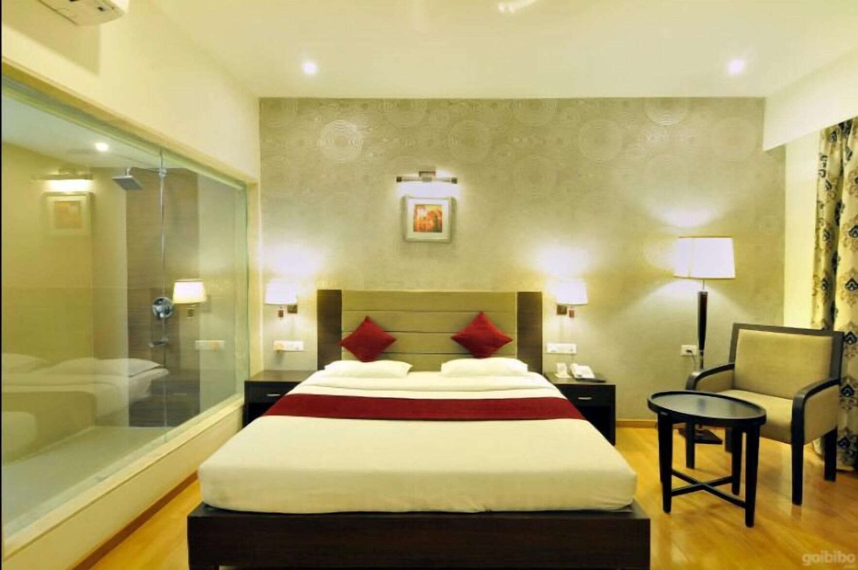 Egyptian cotton sheets, premium bedding, free WiFi, bed sheets