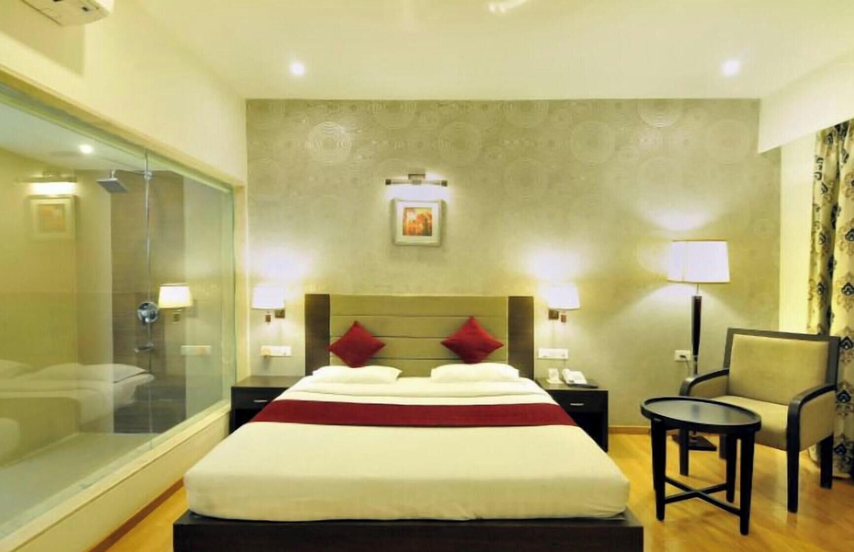 Egyptian cotton sheets, premium bedding, free WiFi, bed sheets