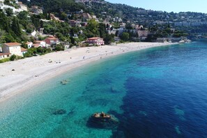 A coastal town with a sandy beach and clear blue waters. - LOVELY STUDIO 1 ROOM- between Monaco and Menton (Roquebrune-Cap-Martin)