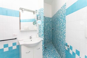 Shower, bidet, towels - M164 - Marcelli, brand new three-room apartment with terrace (Marcelli)