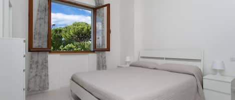 3 bedrooms, bed sheets