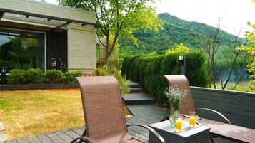 Individually decorated, individually furnished, free WiFi