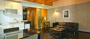 다다오 | 거실 공간 | 케이블 채널 시청이 가능한 42인치 LED TV, TV