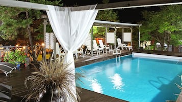 Seasonal outdoor pool