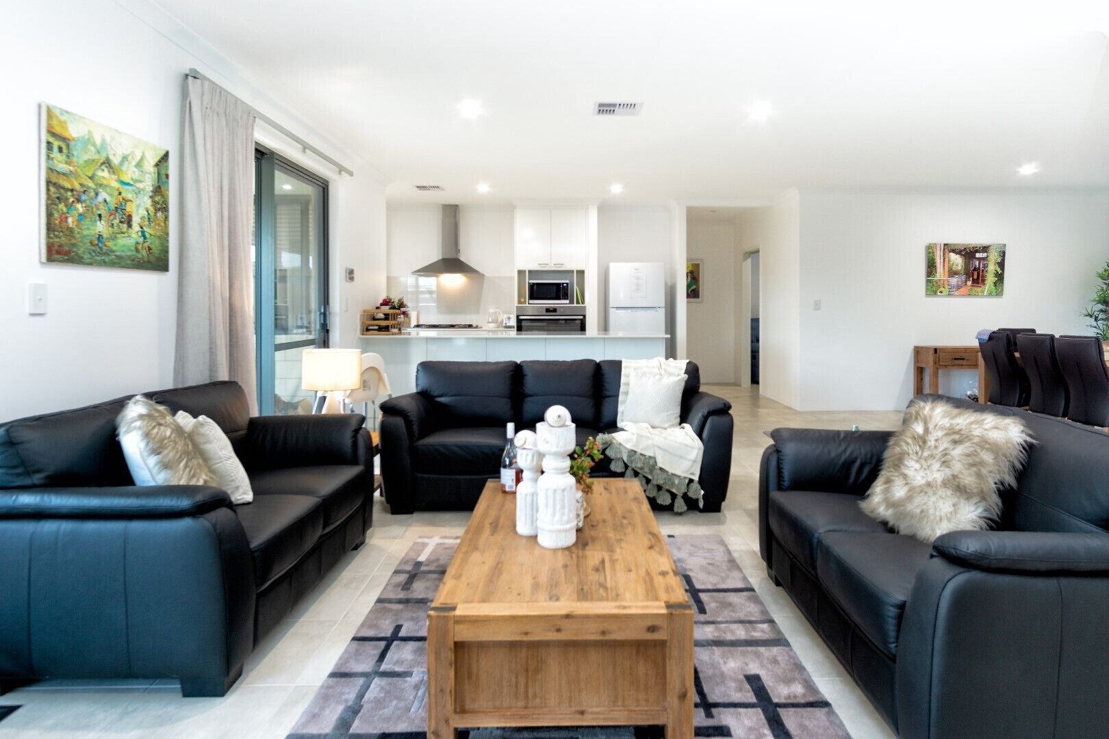 Stunning contemporary villa providing all you need to relax & unwind.