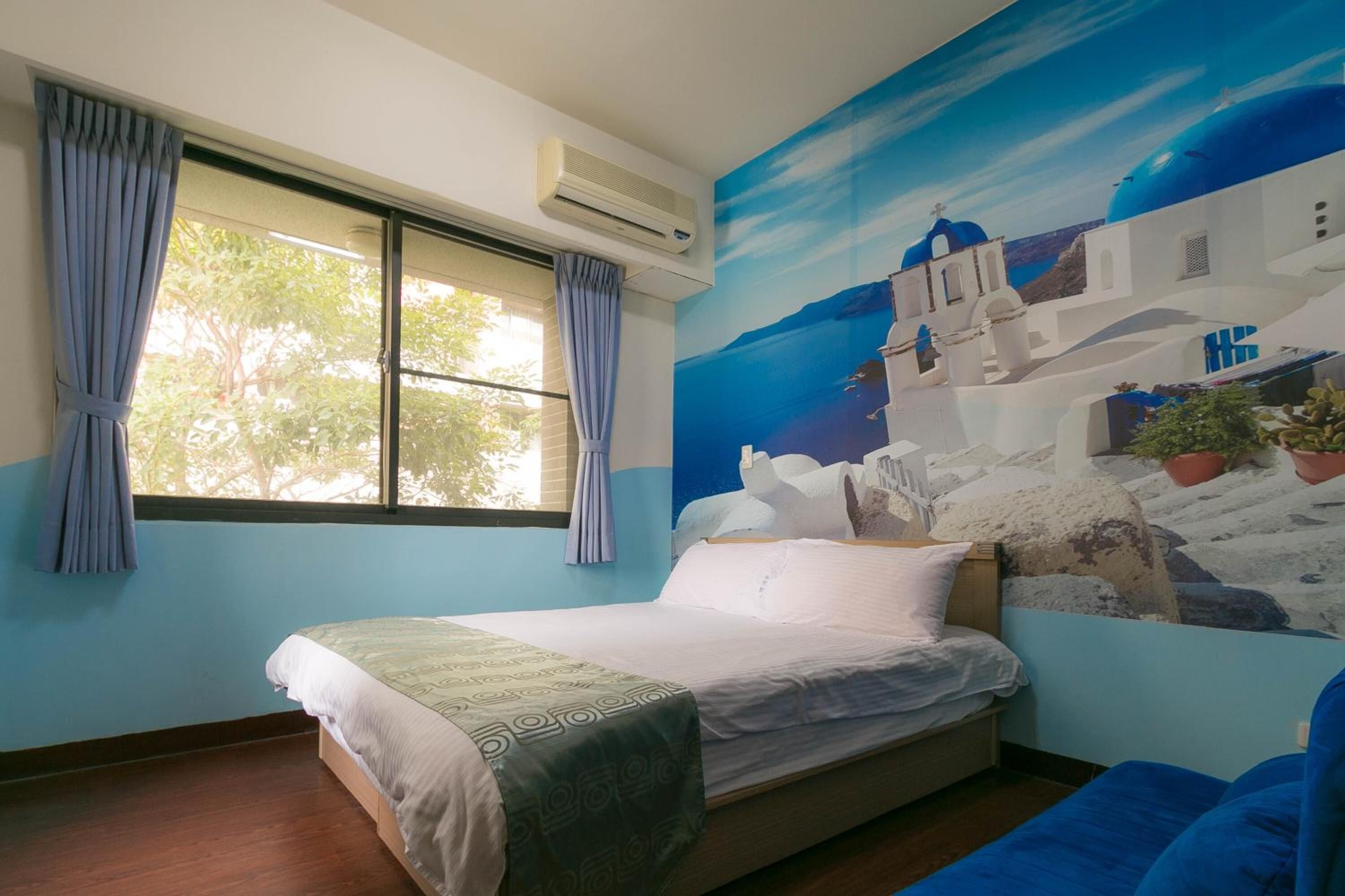 Sérhannaðar innréttingar, sérvalin húsgögn, skrifborð, aukarúm