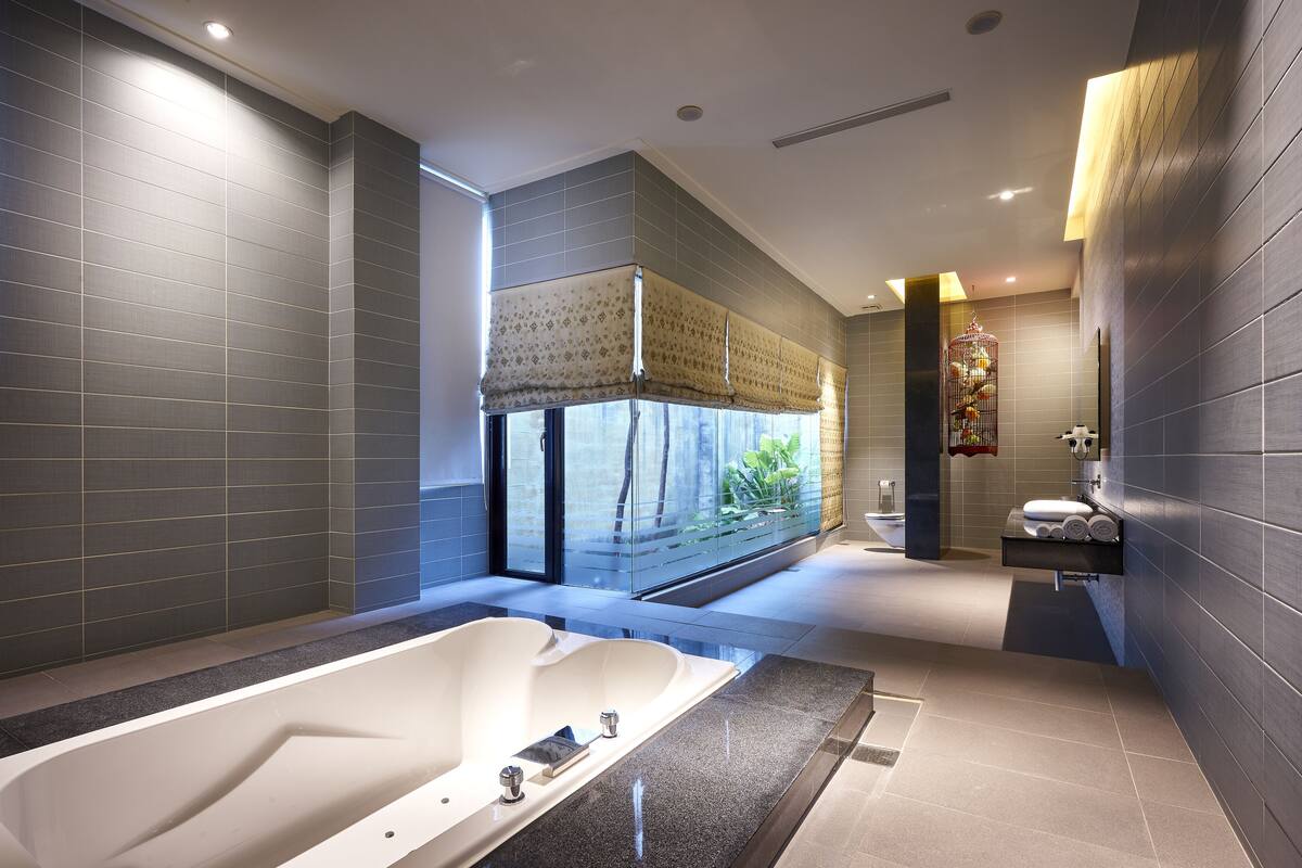 superior suite, non smoking | bathroom | separate bathtub and shower, jetted bath, hydromassage showerhead