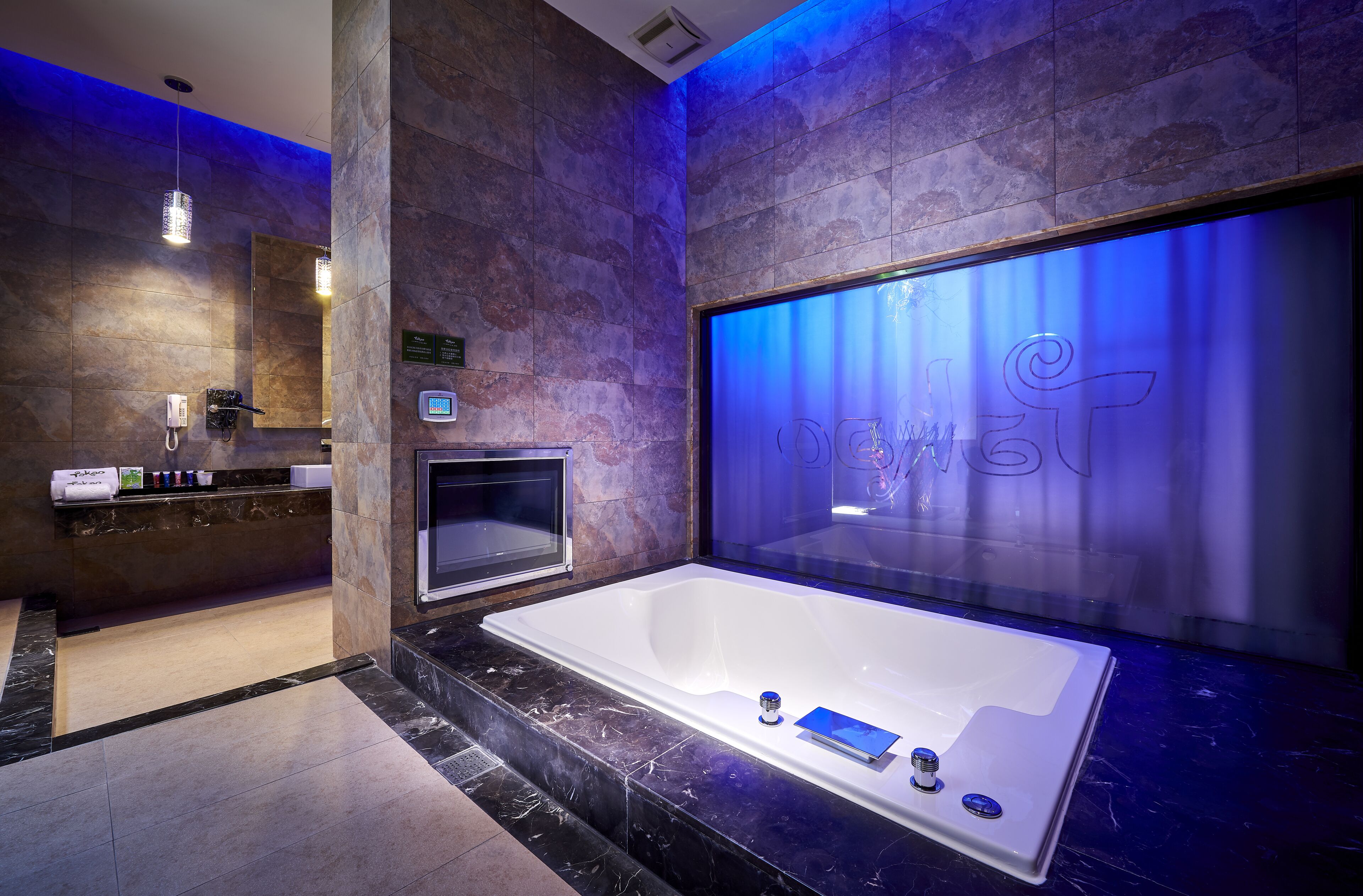 standard suite, non smoking | bathroom | separate bathtub and shower, jetted bath, hydromassage showerhead