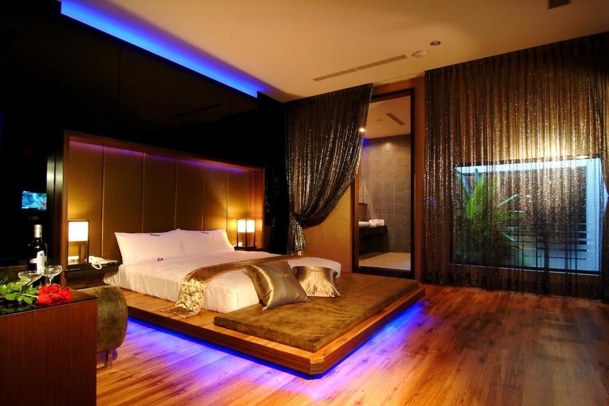 down duvets, minibar, individually decorated, individually furnished