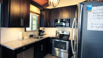 Coffee/tea maker, fridge, microwave, oven