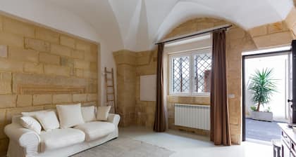 Apartment im historischen Zentrum von Lecce mit Gewölben und Lecce-Stein.