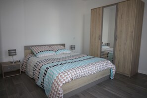 3 slaapkamers, een strijkplank/strijkijzer, gratis wifi