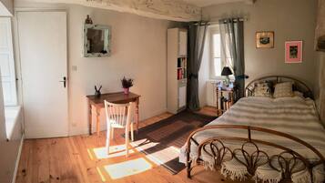 5 chambres, fer et planche à repasser, Wi-Fi, draps fournis