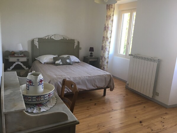 3 bedrooms, iron/ironing board, travel cot, free WiFi