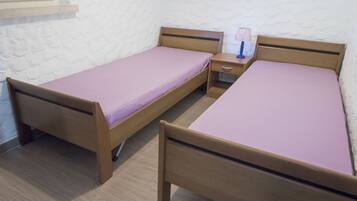 3 habitaciones y ropa de cama