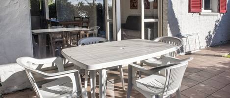 屋外ダイニングエリア