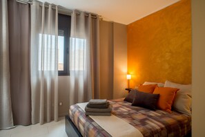 1 bedroom, desk, iron/ironing board, free WiFi - PEP VENTURA, PEP01 - Moderno Apartamento con llave inteligente (Figueres)