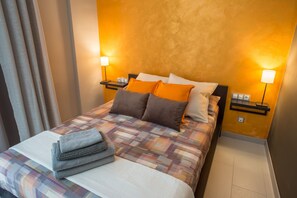 1 chambre, bureau, fer et planche à repasser, accès au Wi-Fi (inclus)