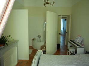 2 chambres, fer et planche à repasser, accès Internet, draps fournis